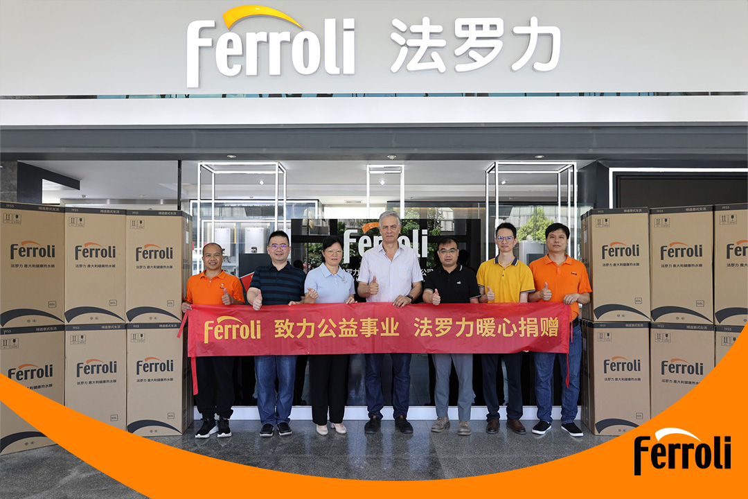 致力公益事业 亲朋游戏中心暖心捐赠